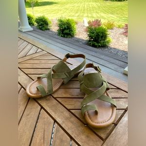 Never worn- Franco Sarto Gia Sandals- Size 6.5